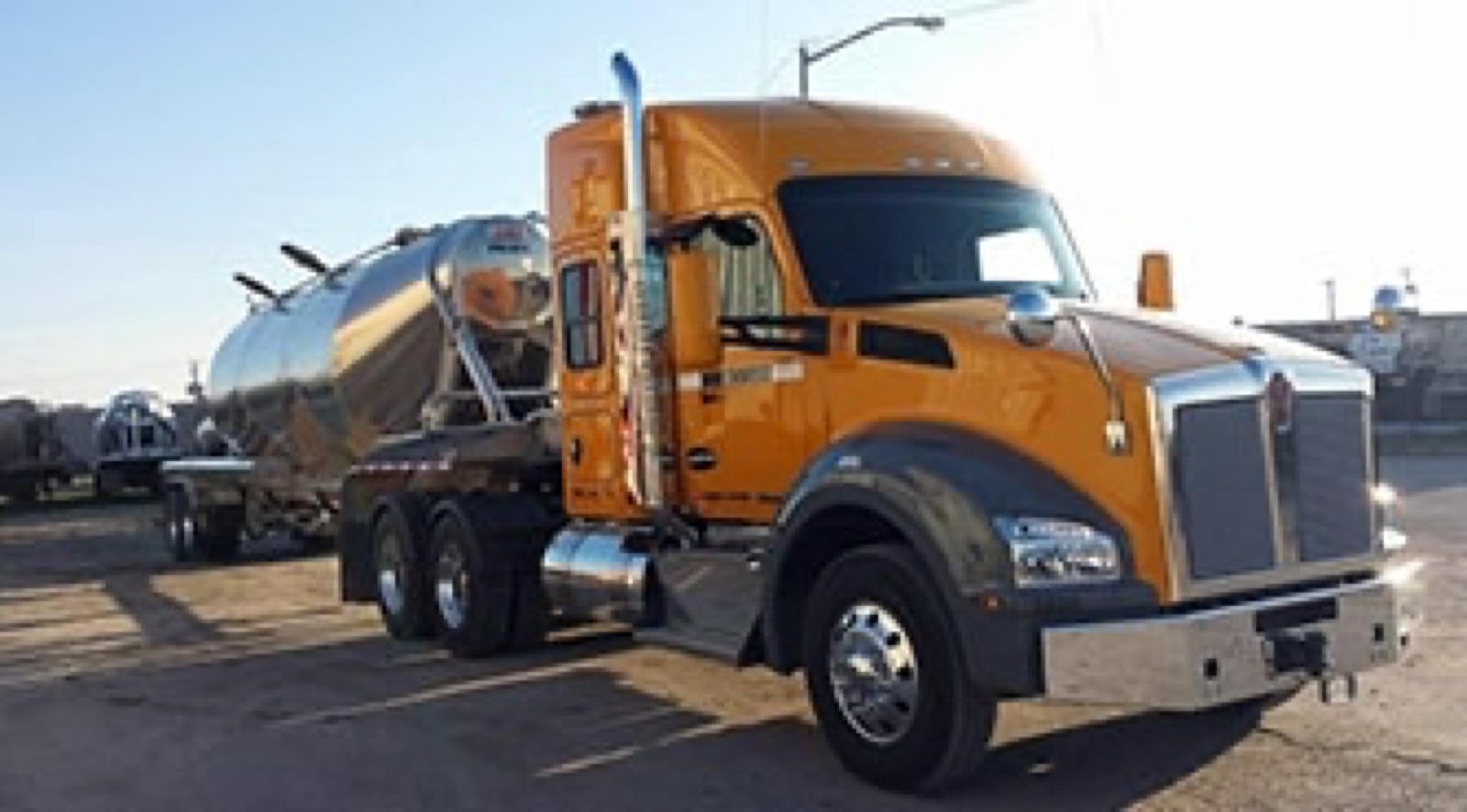 Northwest pneumatic bulk trailers staged at silos
