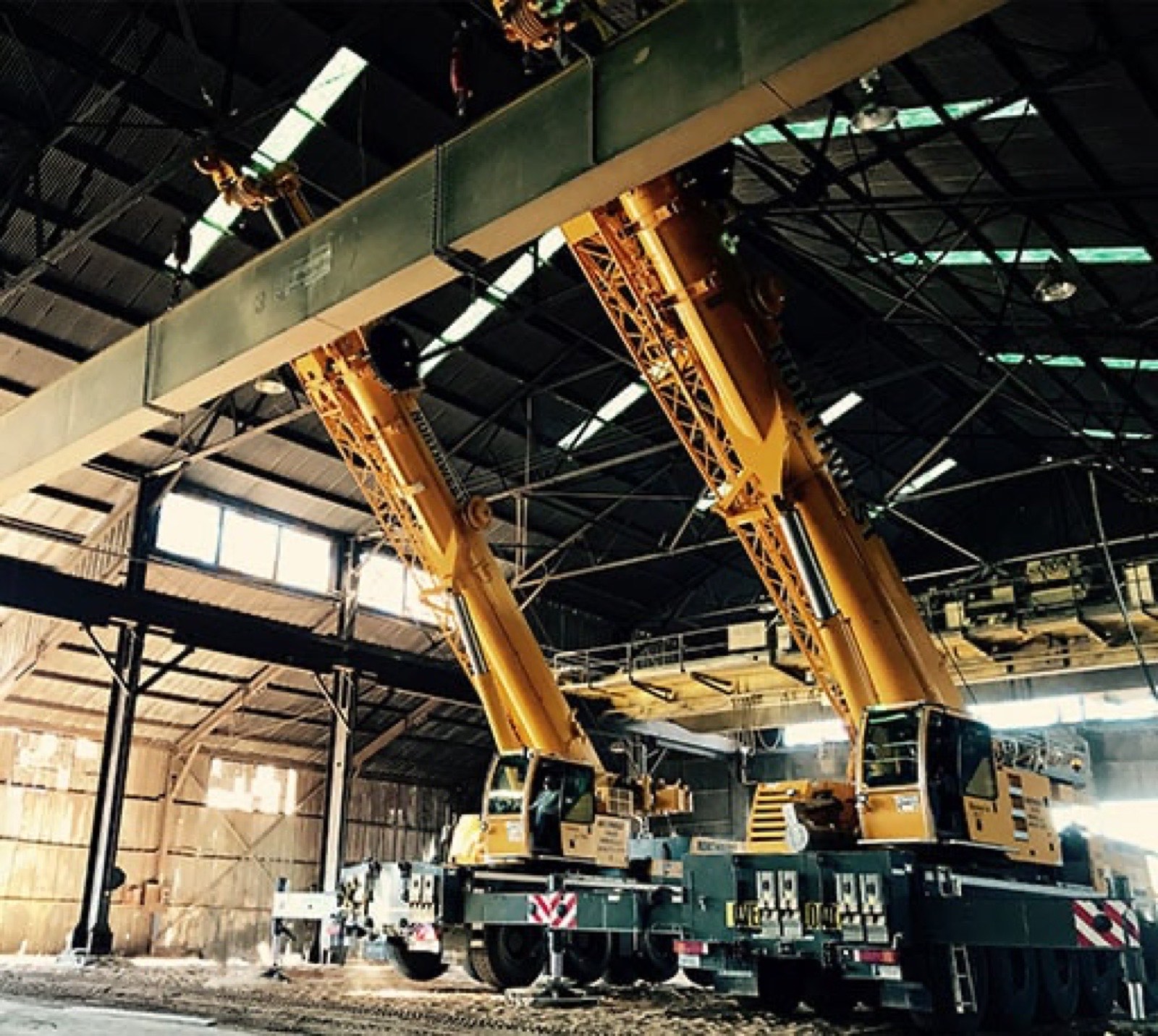 Northwest compact mobile crane