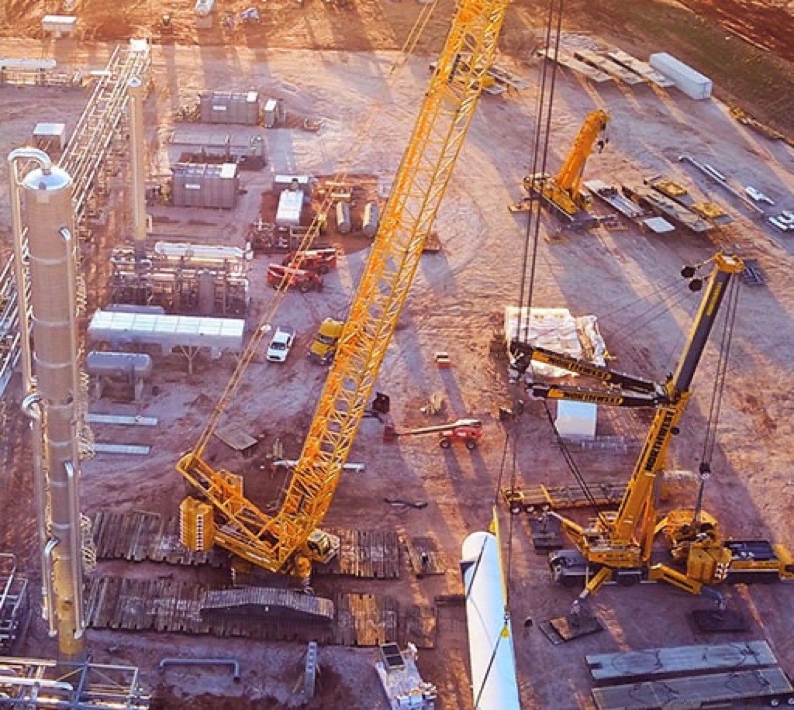 Northwest crawler crane with lattice boom
