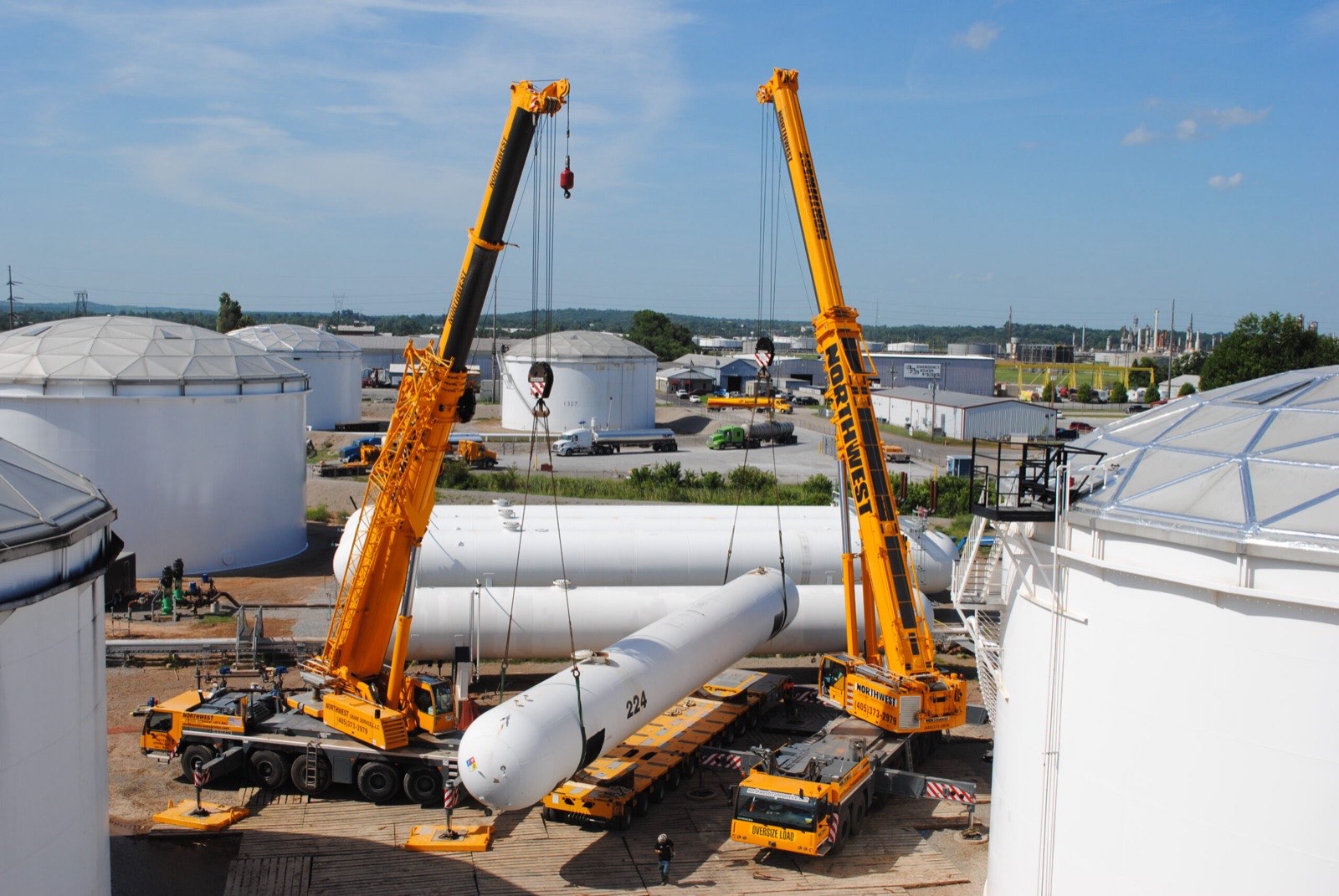 Northwest modular dual-lane trailer under a vessel