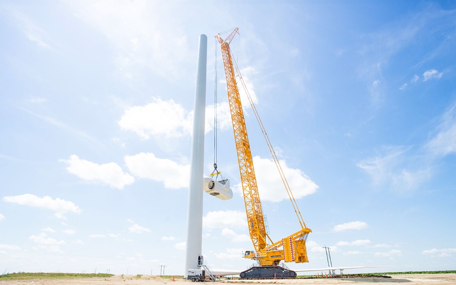 Crawler crane lifting a wind turbine nacelle
